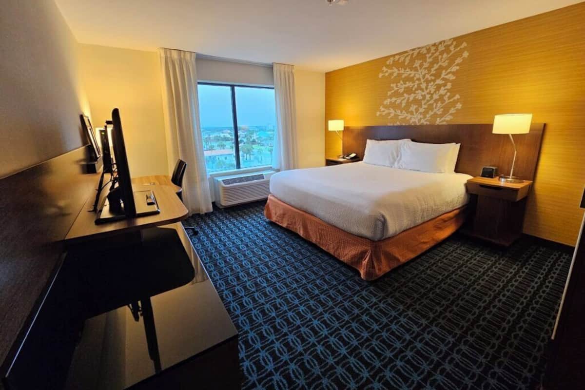 Standard Room, 1 King Bed