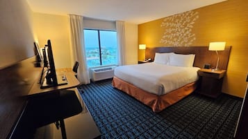 Rom – standard, 1 kingsize-seng | Safe på rommet, skrivebord, strykejern/-brett og wi-fi (inkludert)