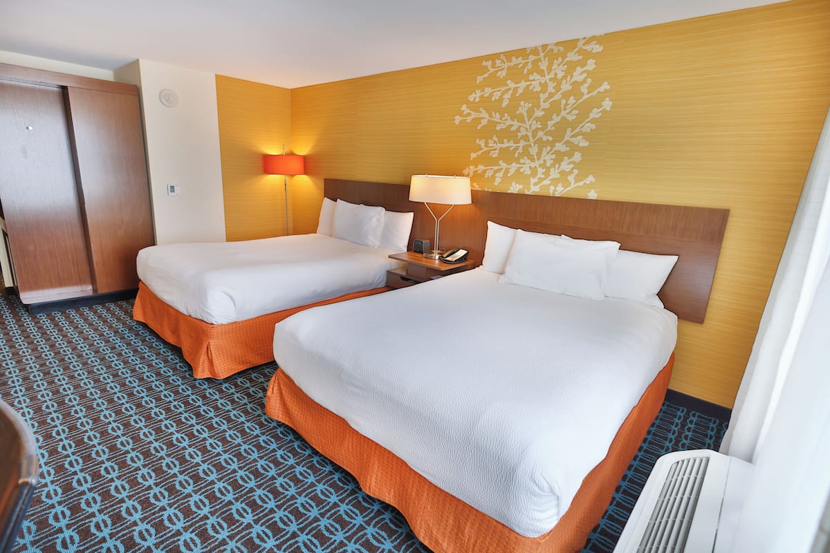 Habitación estándar, 2 camas Queen size | Caja de seguridad en la habitación y escritorio