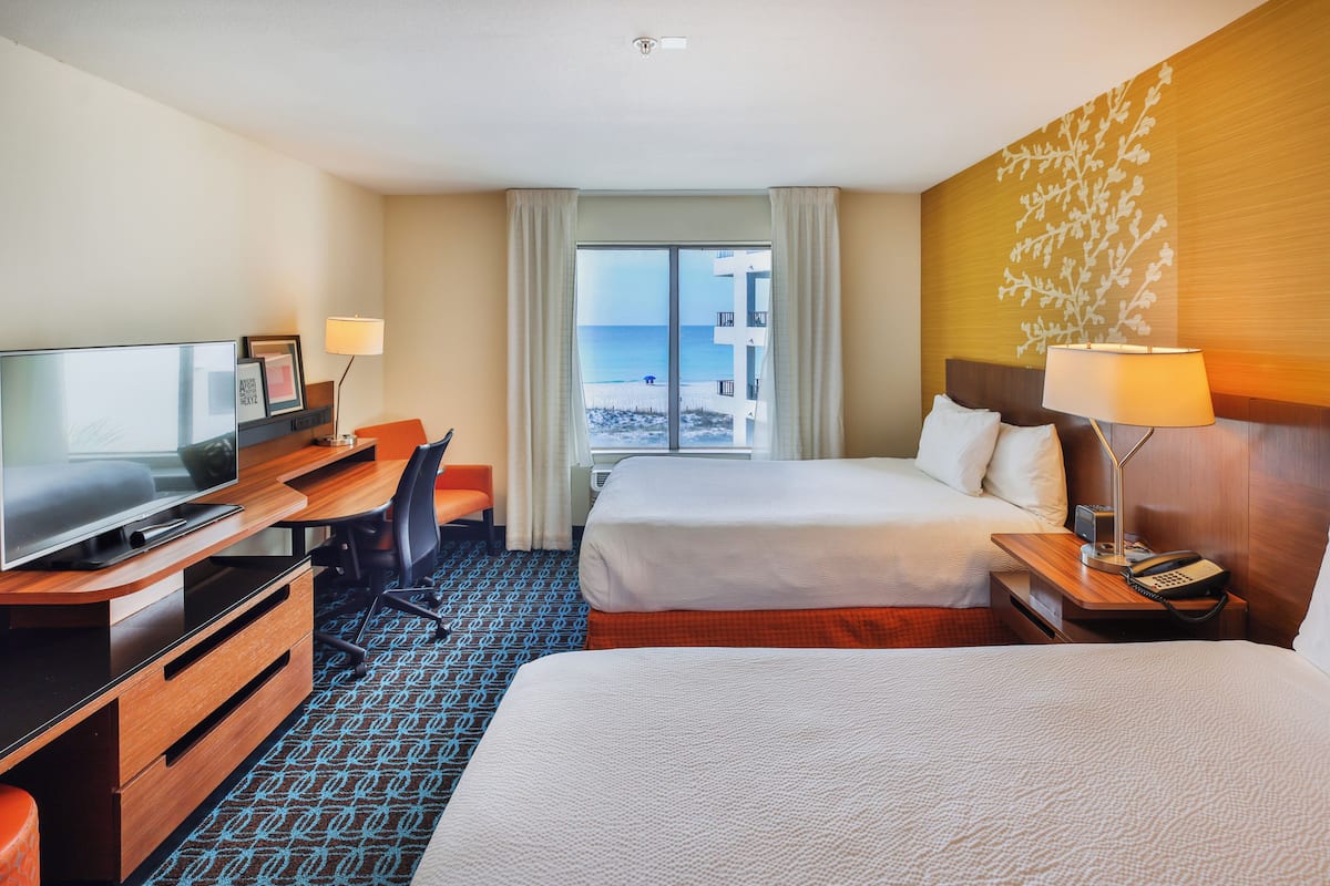 Habitación estándar, 2 camas Queen size, vista al océano | Caja de seguridad en la habitación y escritorio