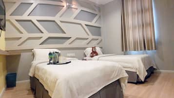 Iron/ironing board, free WiFi, bed sheets