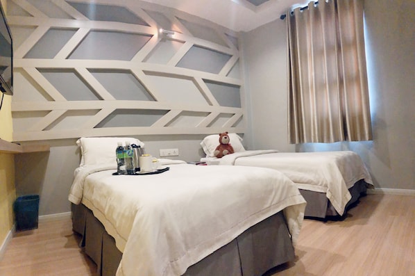 Superior-Zweibettzimmer, 2 Einzelbetten | Bügeleisen/Bügelbrett, kostenloses WLAN, Bettwäsche