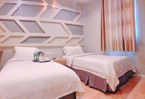 A hotel room with two beds, a minibar, and a modern geometric wall design. - Sunshine Inn Malacca (Malacca City)
