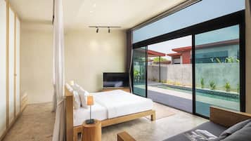 Family Two Bedroom Pool Villa | Lençóis italianos Frette, roupas de cama premium, camas Select Comfort