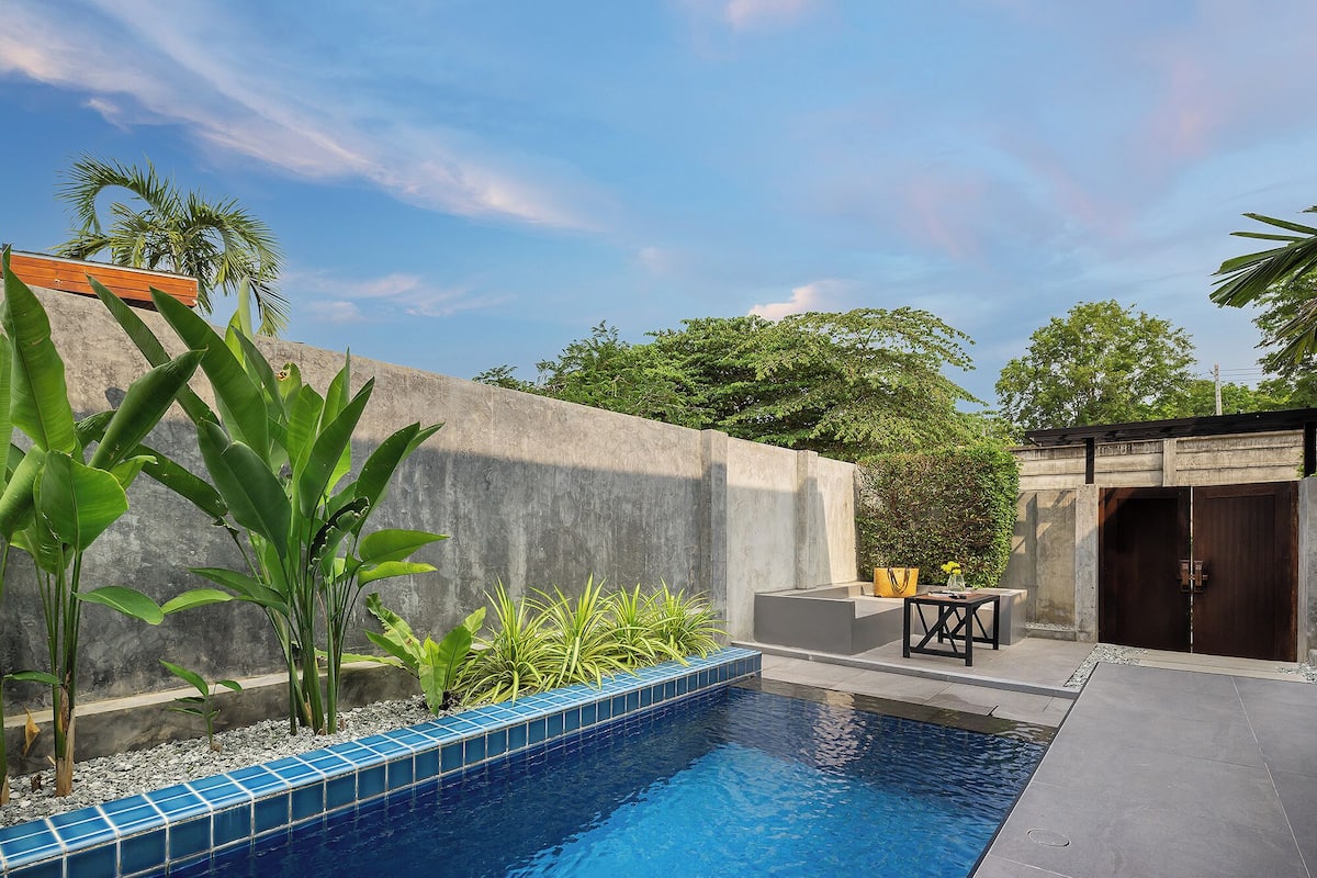 Superior 1 Bedroom Pool Villa | Frette Italian sheets, premium bedding, Select Comfort beds, minibar
