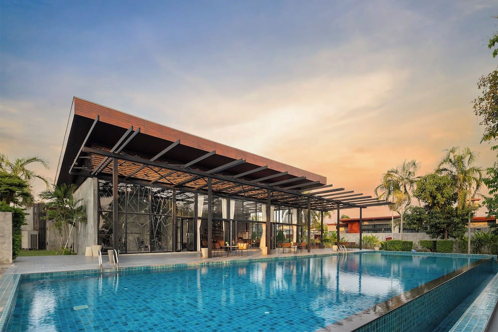 Sunday Sea Two Pool Villa Pattaya