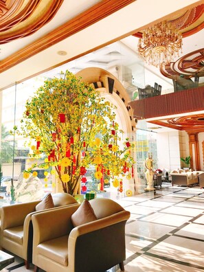 Lobby lounge