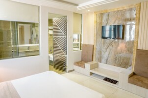 Artículos de tocador gratuitos, secador de pelo, pantuflas, toallas