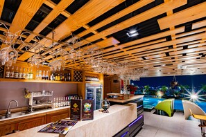 Bar (on property) - Holiday One Hotel (Can Tho)