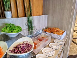 Breakfast buffet - Holiday One Hotel (Can Tho)