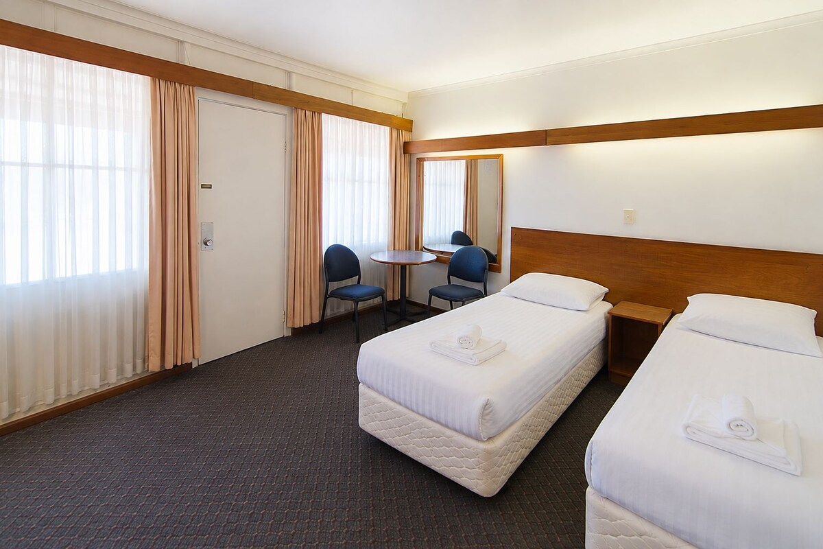 Economy Twin Room | WiFi (free), bed sheets