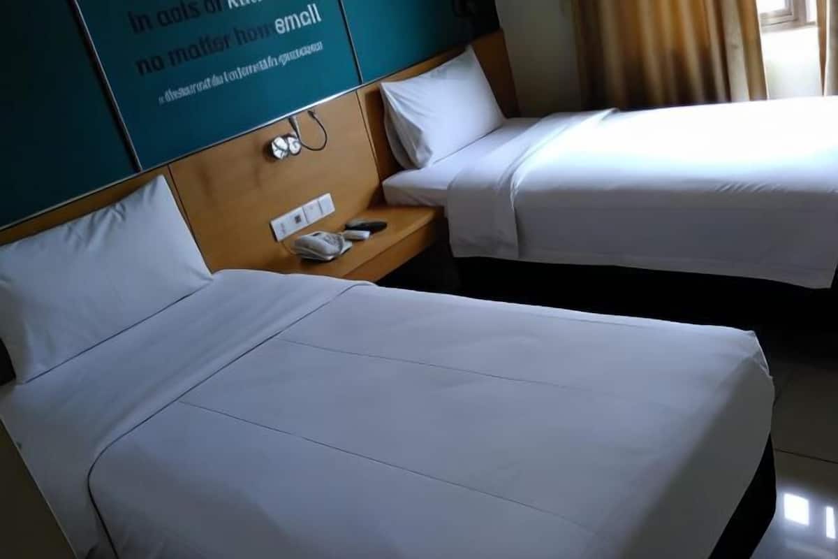 Een kluis op de kamer, een bureau, gratis wifi, beddengoed