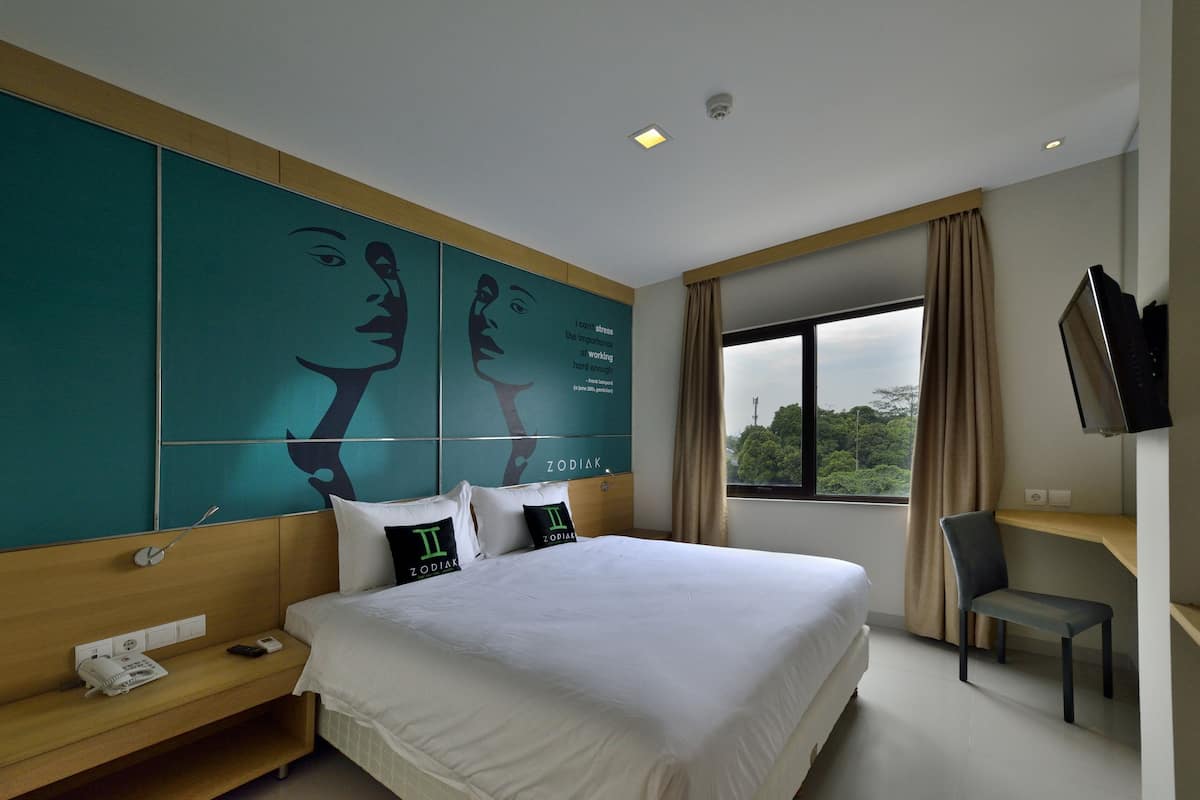 Cofres nos quartos, escrivaninha, Wi-Fi de cortesia, roupa de cama