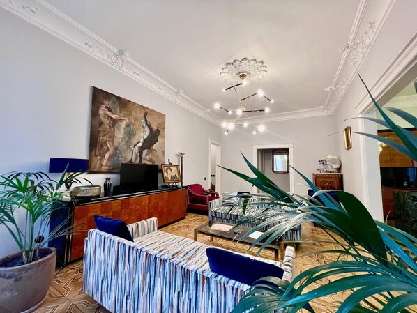 Deluxe Room (Casanova) | Living area