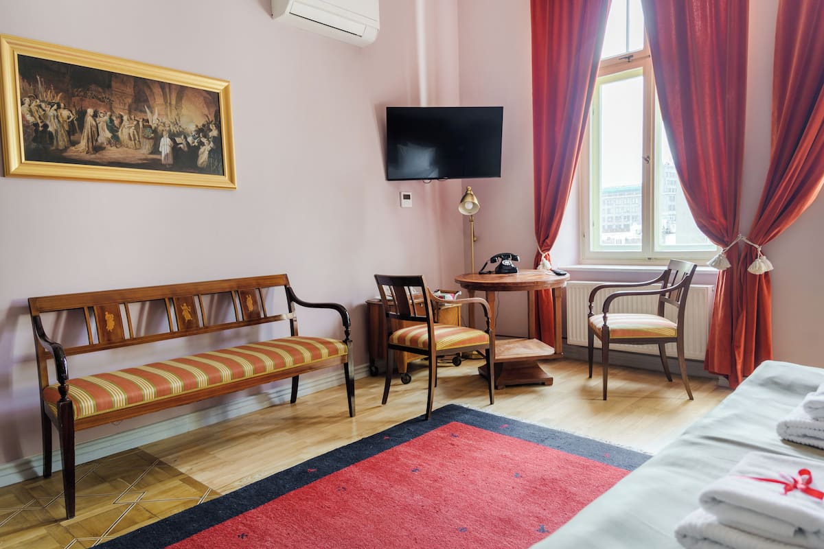Superior-Doppelzimmer, 1 King-Bett | Individuell dekoriert, individuell eingerichtet, Schreibtisch