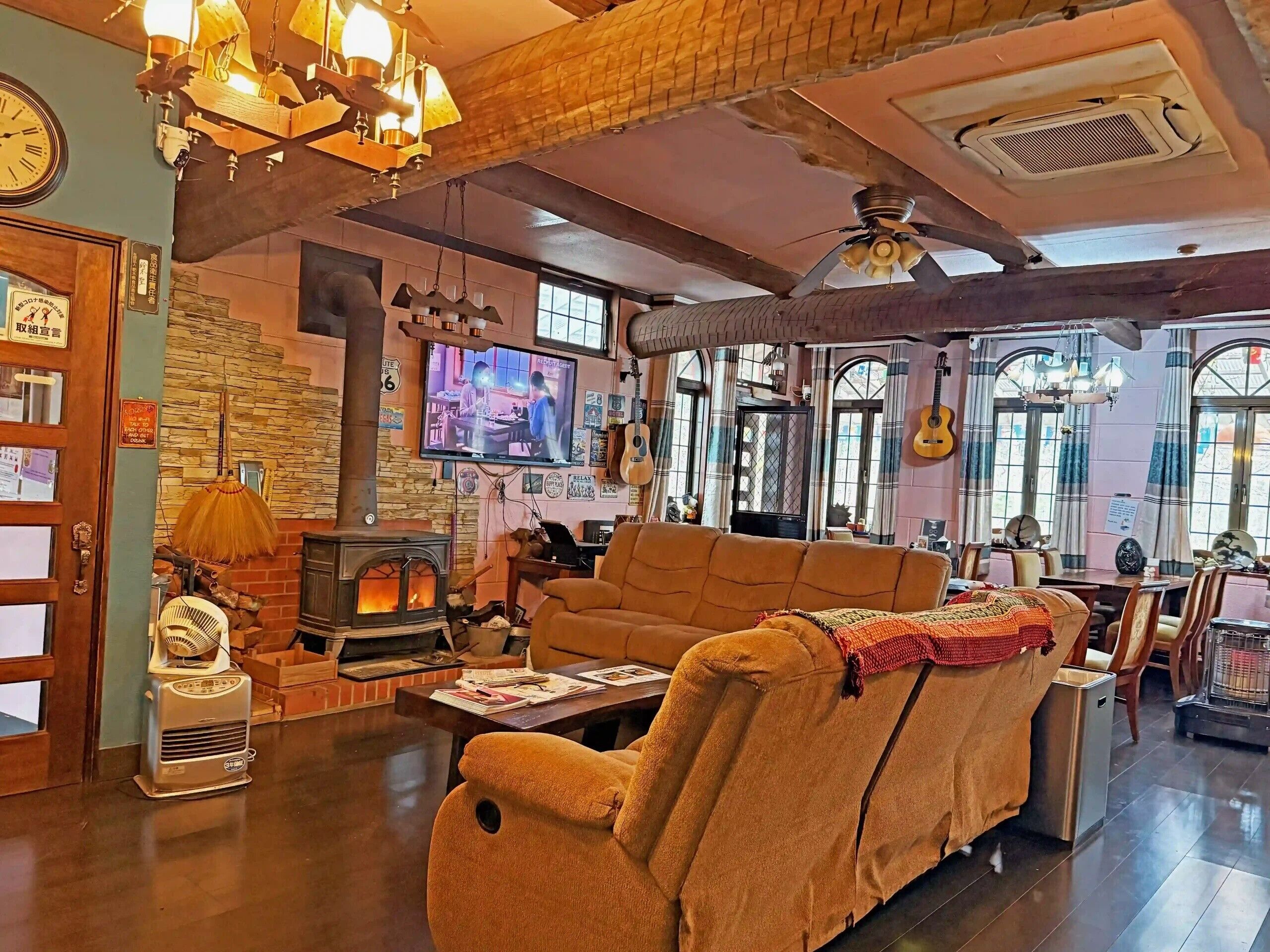Lobby lounge
