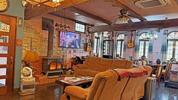 Lobby lounge