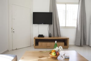 Iron/ironing board, rollaway beds, free WiFi - Kerem Hateiminim Apartments (Tel Aviv)
