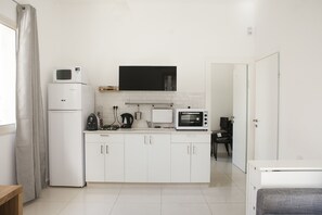 Iron/ironing board, rollaway beds, free WiFi - Kerem Hateiminim Apartments (Tel Aviv)