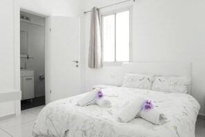 Iron/ironing board, rollaway beds, free WiFi - Kerem Hateiminim Apartments (Tel Aviv)