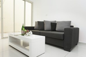 Iron/ironing board, rollaway beds, free WiFi - Kerem Hateiminim Apartments (Tel Aviv)