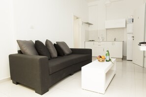 Iron/ironing board, rollaway beds, free WiFi