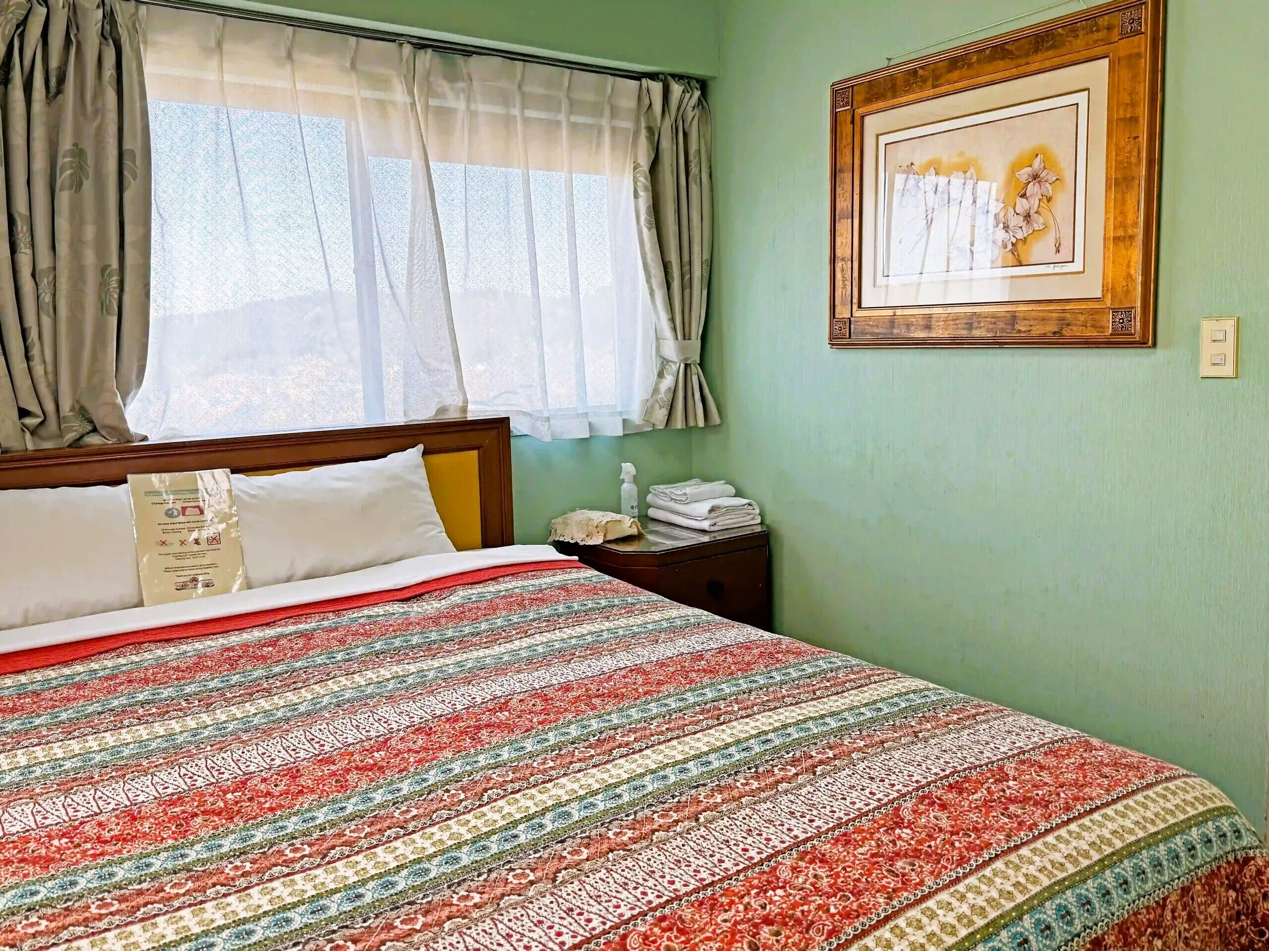 Chambre Double Économique (Shared Toilet and Bathroom)