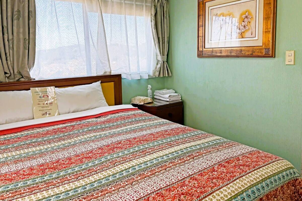 In-room safe, blackout curtains, soundproofing