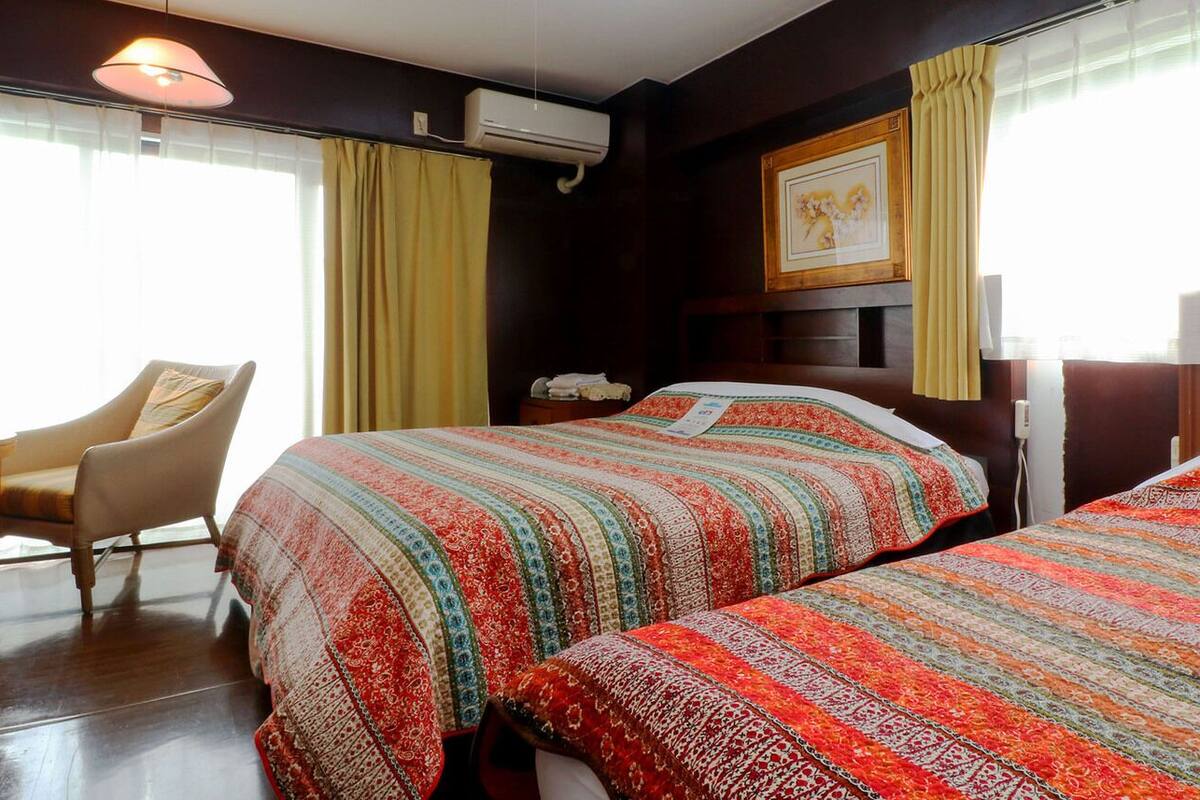 In-room safe, blackout curtains, soundproofing