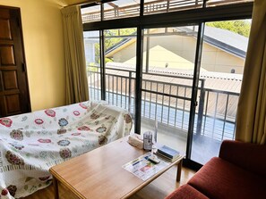Dormitorio compartido, dormitorio mixto (with 4 bunk beds (8 beds)) | Área de sala de estar
