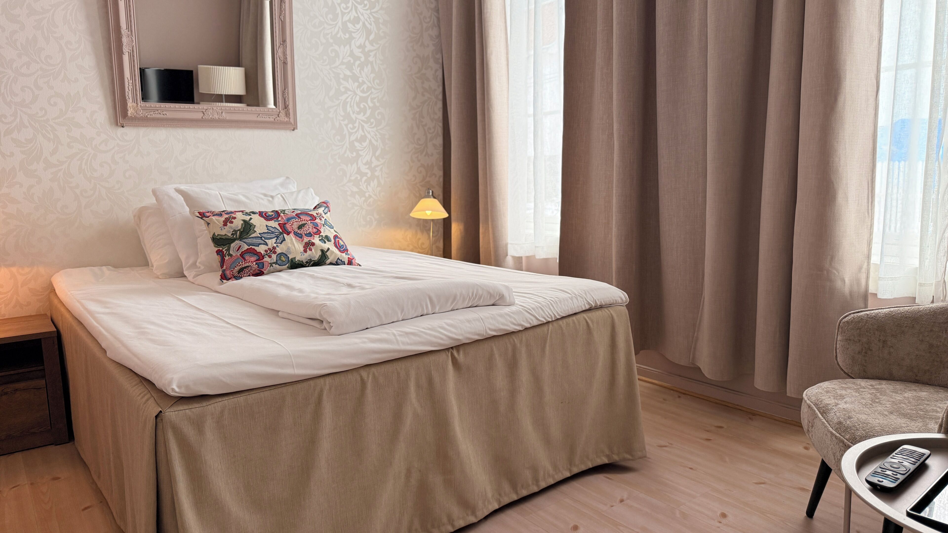 Pillow-top beds, bed sheets