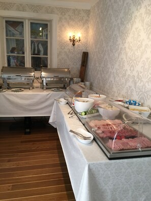 包含每日自助早餐