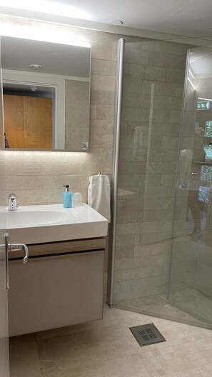 Standard Double Room, 1 Bedroom, Ocean View | Bathroom | Shower, hair dryer, heated floors, towels - Risør Hotel (Risør)