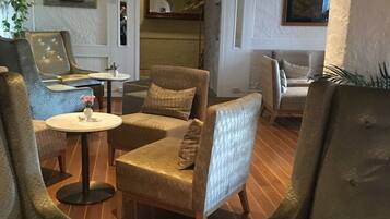 Bar lounge