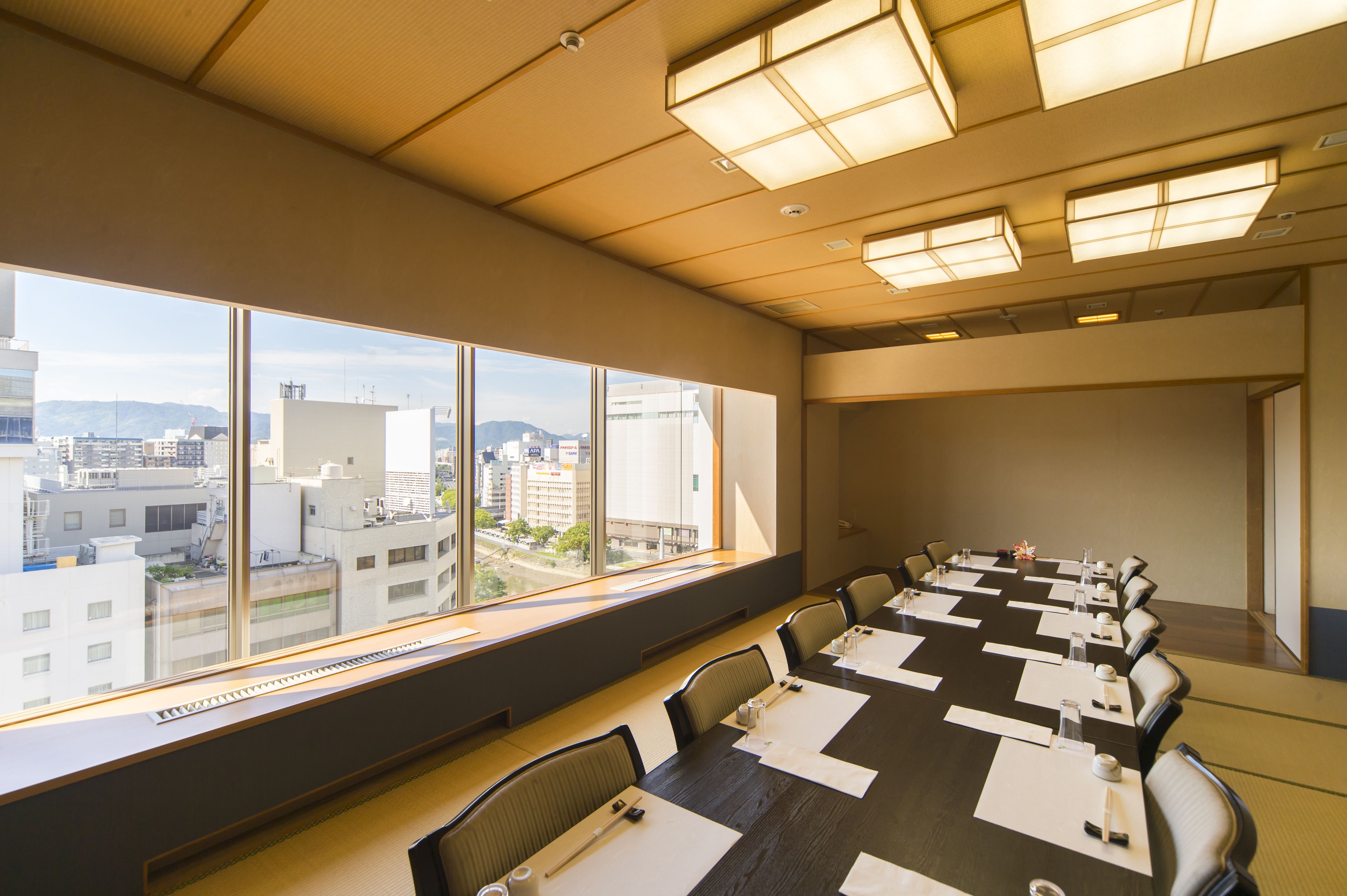 2 restaurants, breakfast, lunch, dinner served; japanese cuisine