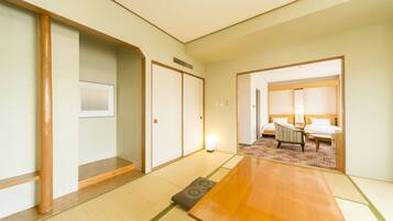 Down duvets, in-room safe, desk, iron/ironing board