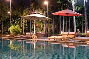Outdoor pool, a natural pool