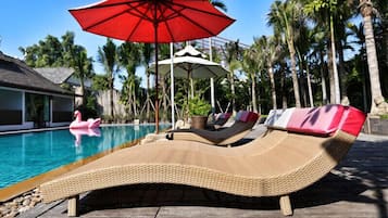 Outdoor pool, a natural pool