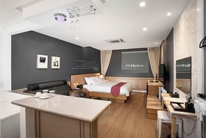 Free minibar, individually decorated, individually furnished, desk - Hotel Northtel (Daegu)