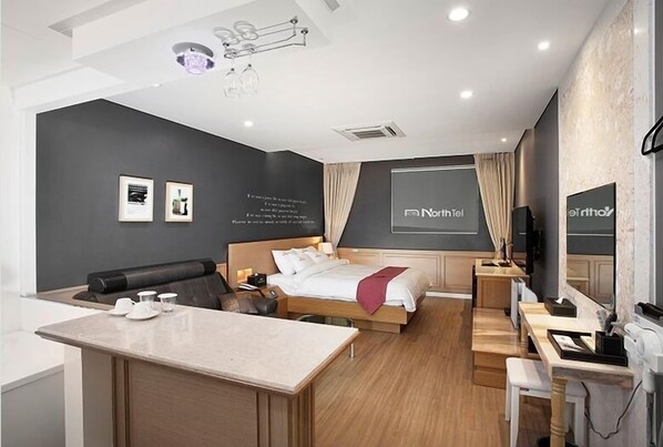 Minibar với thức uống miễn phí, trang trí khác biệt 