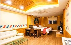 VIP Twin Room | 迷你吧贈品、獨特設計、獨特裝修、書桌