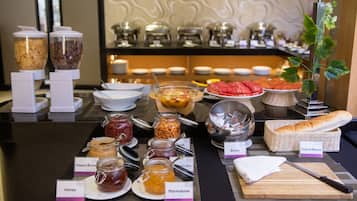 Frokostbuffé hver dag (mot et tillegg)
