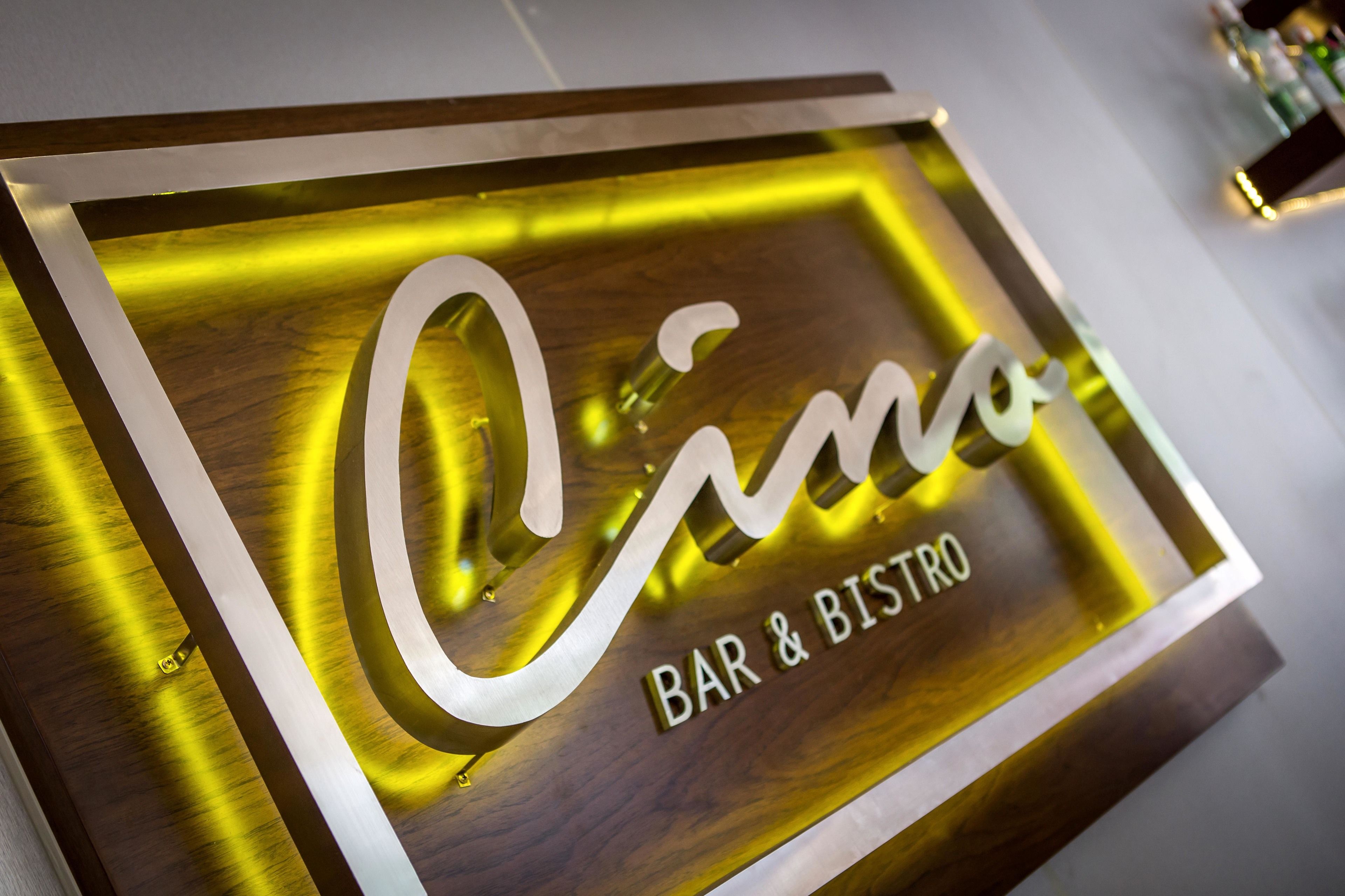 breakfast, lunch, dinner served; international cuisine