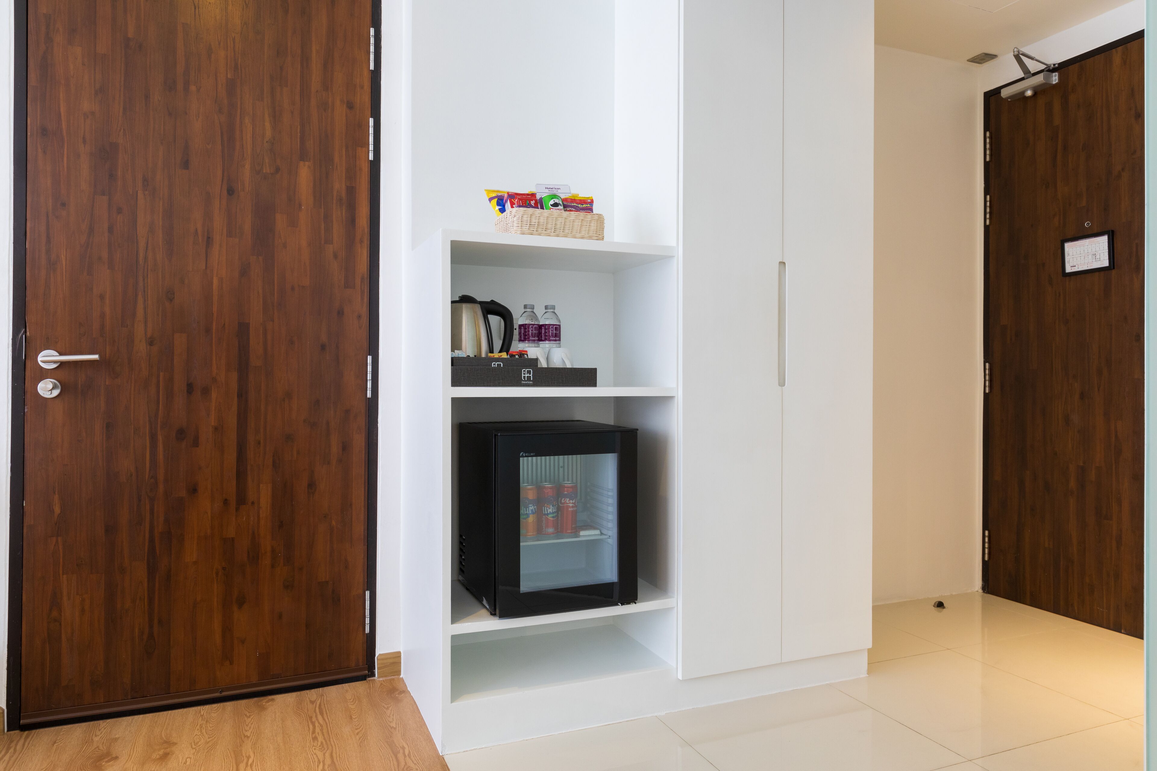 family room, connecting rooms | 1 bedroom, premium bedding, minibar, in-room safe