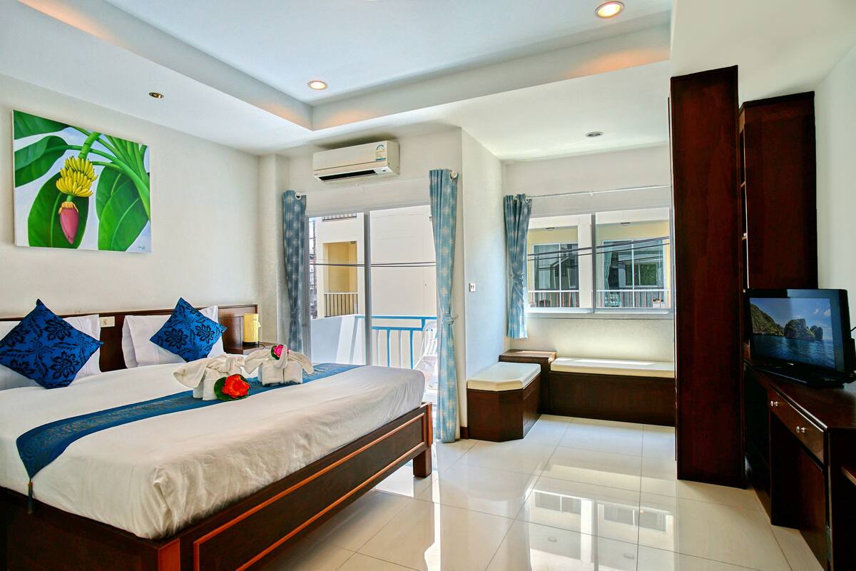 Deluxe Room | In-room safe, desk, laptop workspace, free WiFi