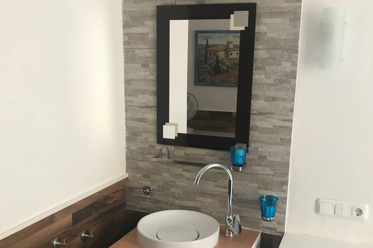 Single Room | Individually decorated, individually furnished, desk, blackout curtains