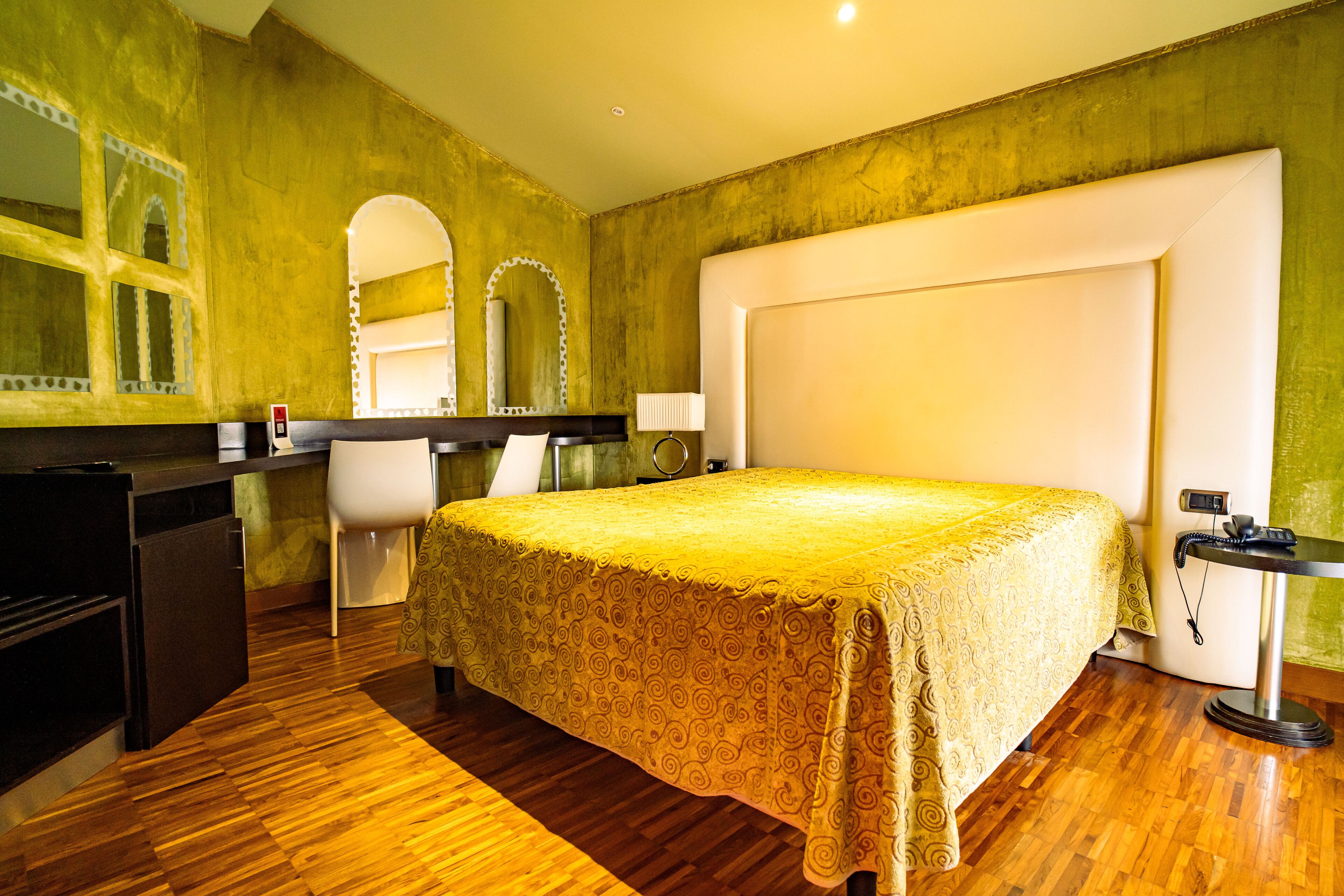 Habitación Deluxe doble | Ropa de cama de alta calidad, minibar, caja fuerte