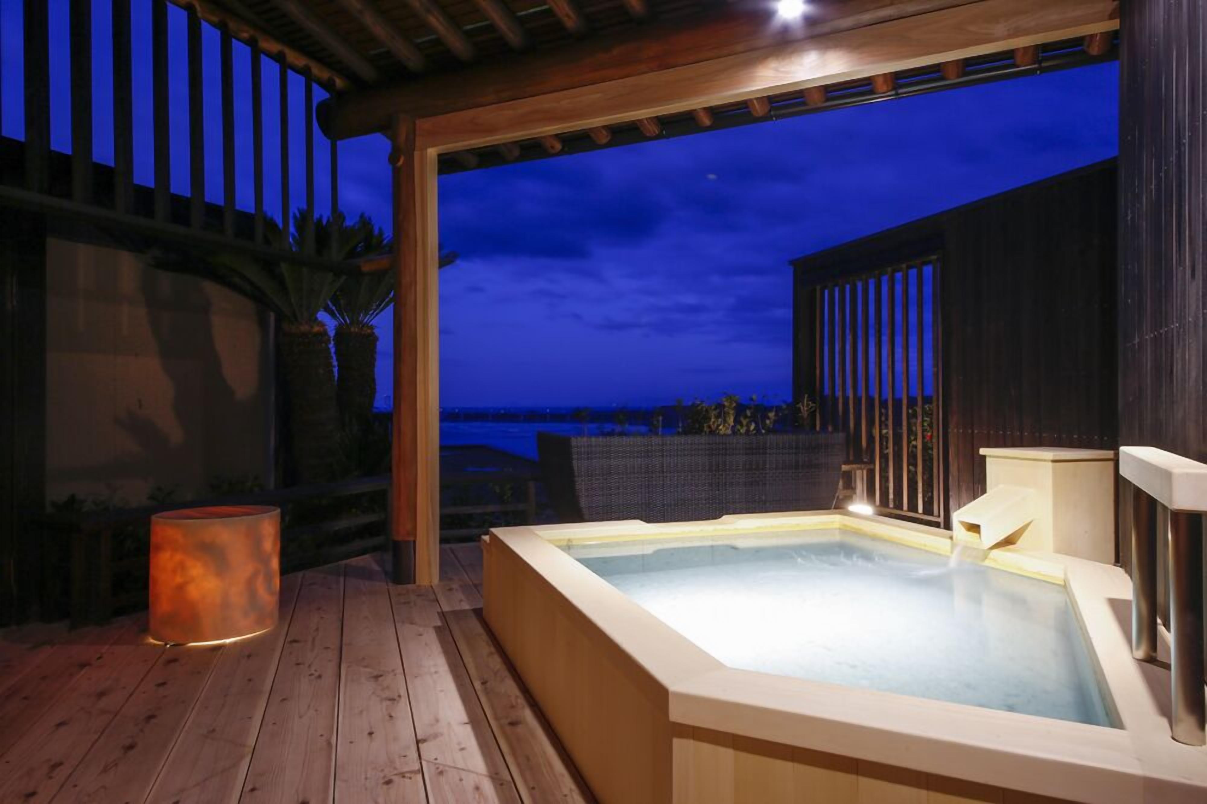 grande twin room (sola), smoking | bathroom | combined shower/bathtub, free toiletries, hair dryer, slippers