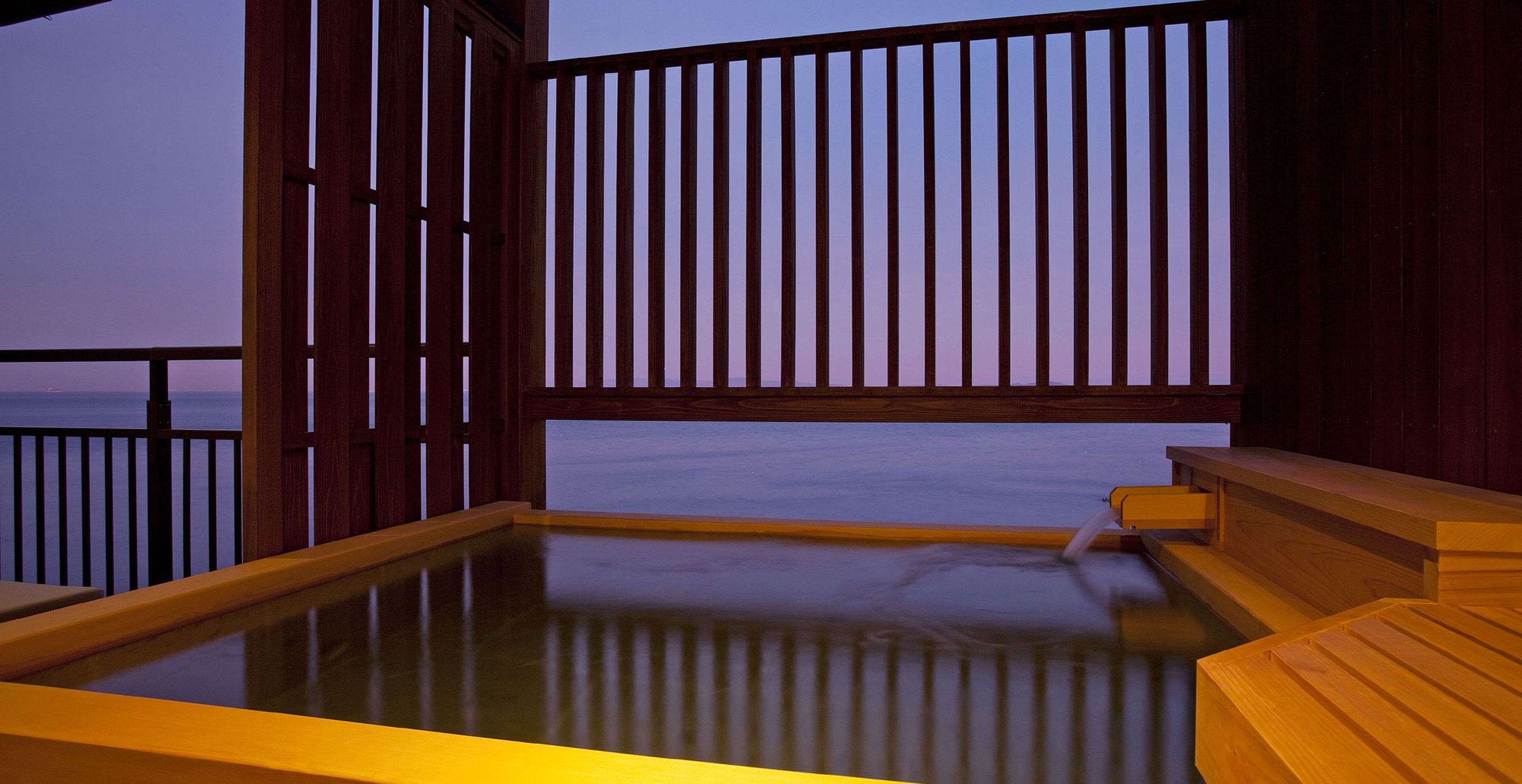 separate bathtub and shower, free toiletries, hair dryer, slippers