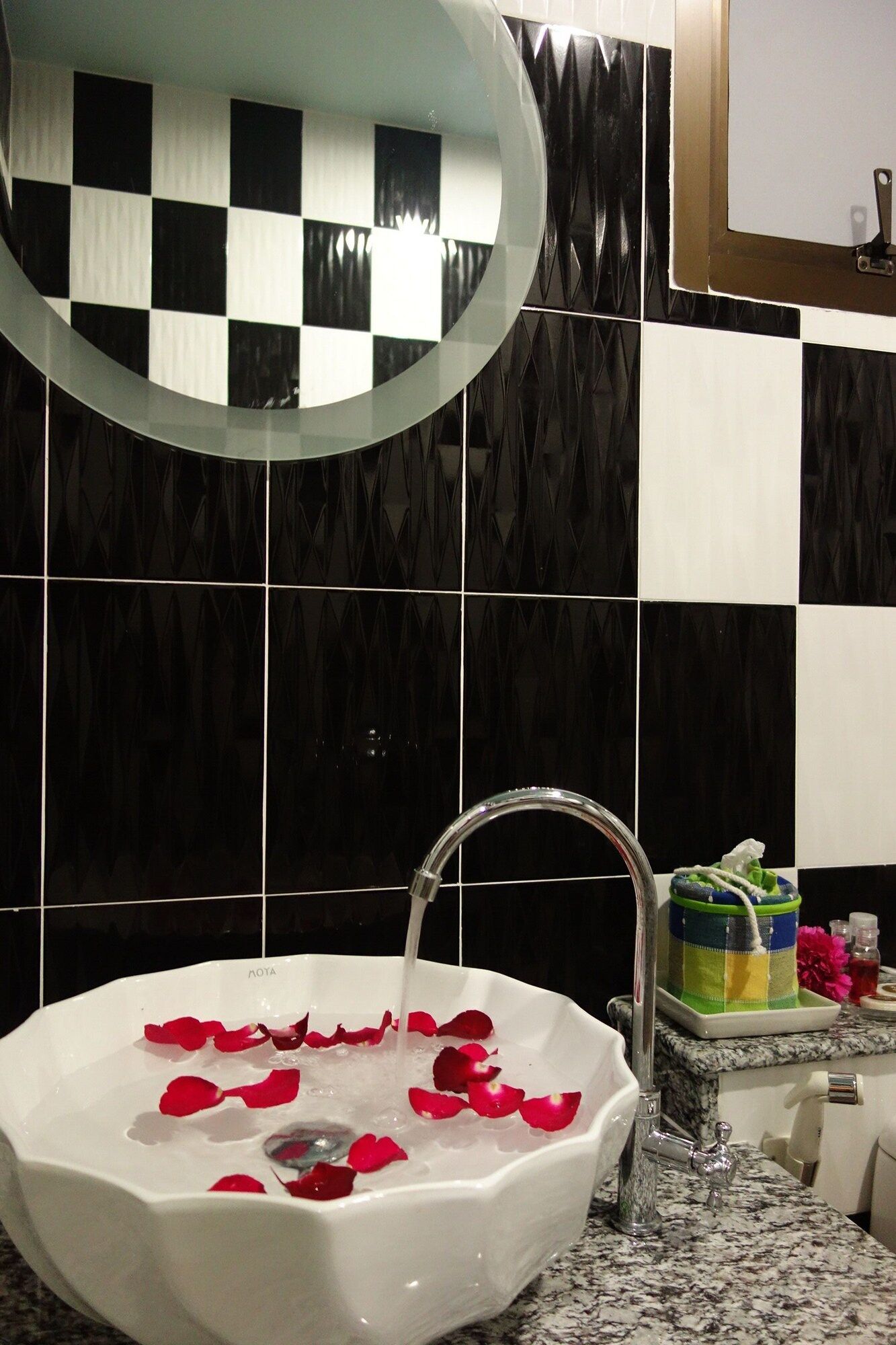 Shower, rainfall showerhead, free toiletries, hair dryer